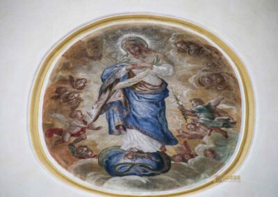 Seitenaltar in der Basilika St. Vitus in Ellwangen