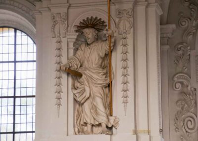In der Wallfahrtskirche Schönenberg bei Ellwangen 95 Apostelfiguren in der Wallfahrtskirche Schönenberg bei Ellwangen