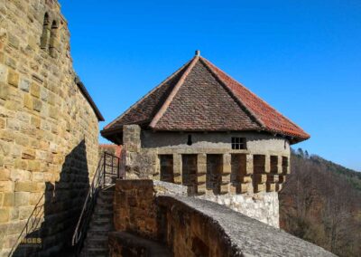 Maschiculiturm Burgruine Hohenrechberg 0147