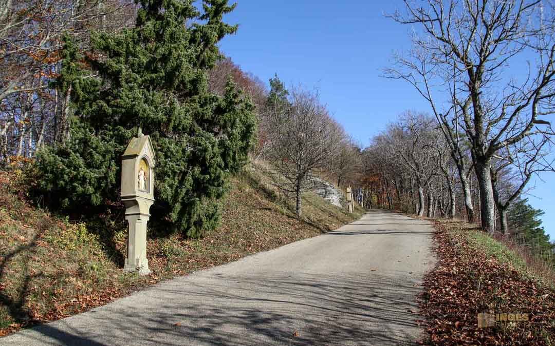 Kreuzweg-zur-Wallfahrtskirche-Hohenrechberg