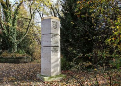 Die Oberhofenkirche in Göppingen 12 Stauferstele in Göppingen 0029