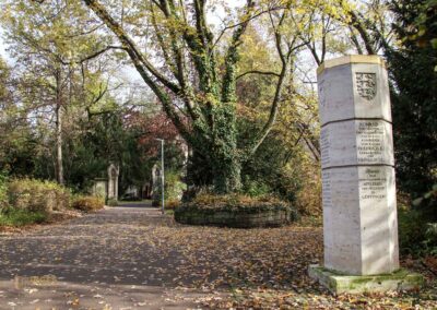 Die Oberhofenkirche in Göppingen 9 Stauferstele in Göppingen 0034