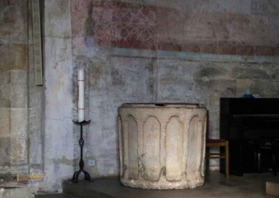Ein Bummel durch Göppingen 37 Taufstein in der Stiftskirche Faurndau 0670