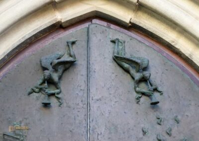 Ein Rundgang durch Strümpfelbach 6 Kirchentüre Kirche in Strümpfelbach 0077