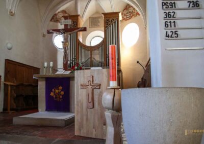 Evangelische Kirche in Lauterburg 19 Altarraum evang. Kirche Lauterburg 0084