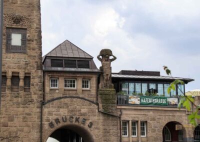 Blick vom Aussichtspunkt Bei der Erholung auf die Landungsbrücken Hamburg 6055