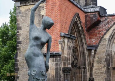 Erdenengel von Edith Breckwoldt Mahnmal St. Nikolai Hamburg 7701