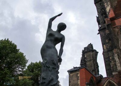 Erdenengel von Edith Breckwoldt Mahnmal St. Nikolai Hamburg 7727