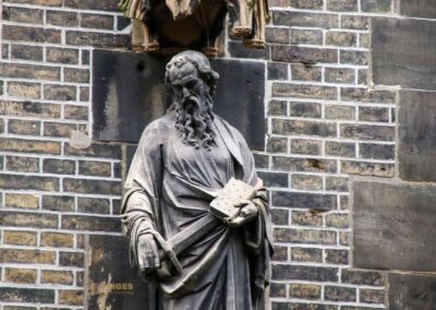 Evangelisten am TurmMahnmal St. Nikolai Hamburg 7629