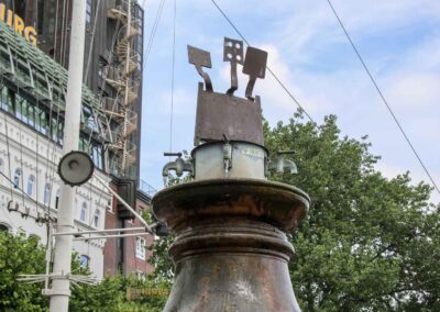 Supfanne bei den Hamburger Landungsbrücken 6064