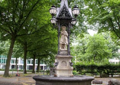 Vierländerin Brunnen Hopfenmarkt Hamburg 7792