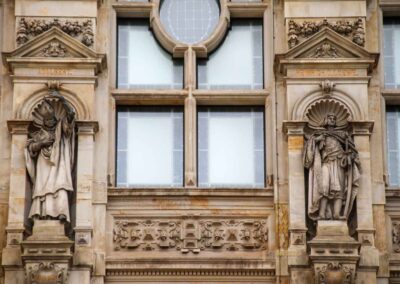 Das Hamburger Rathaus - außen 48 Bischöfe an der Hoffassade am Hamburger Rathaus 6533