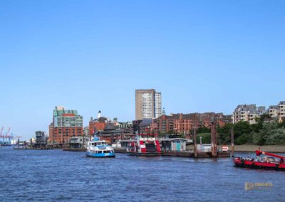 Blick auf St. Pauli von der Elbe aus 8924