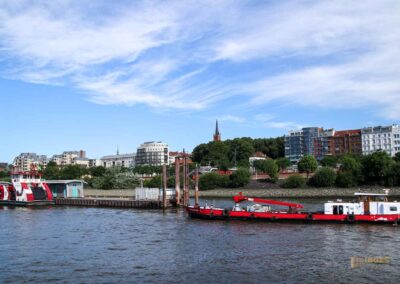 Blick auf St. Pauli von der Elbe aus 8929