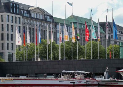Blicke an der Binnenalster Hamburg 7971
