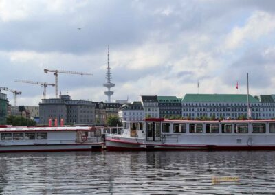 Blicke an der Binnenalster Hamburg 8133