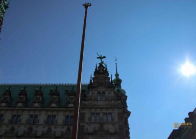 Das Hamburger Rathaus - außen 14 Fahnenmast vor dem Hamburger Rathaus 7828