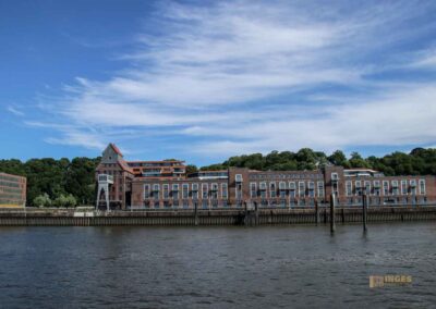 Fahrt auf der Elbe in Hamburg 9054