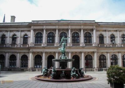 Das Hamburger Rathaus - außen 37 Hygieia-Brunnen Innenhof Hamburger Rathaus 6499