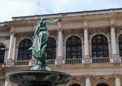 Das Hamburger Rathaus - außen 38 Hygieia-Brunnen Innenhof Hamburger Rathaus 6505