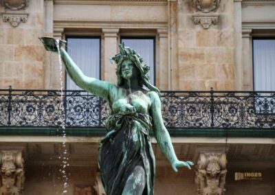 Das Hamburger Rathaus - außen 39 Hygieia-Brunnen Innenhof Hamburger Rathaus 6523