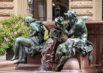 Das Hamburger Rathaus - außen 41 Hygieia-Brunnen Innenhof Hamburger Rathaus 6529