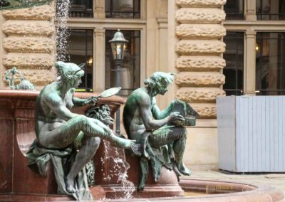 Das Hamburger Rathaus - außen 42 Hygieia-Brunnen Innenhof Hamburger Rathaus 6549