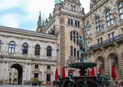 Das Hamburger Rathaus - außen 44 Hygieia-Brunnen Innenhof Hamburger Rathaus 6582
