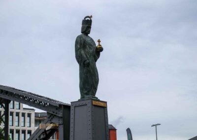 Kaiser Friedrich I. Barbarossa an der Brooksbrücke in Hamburg 8804