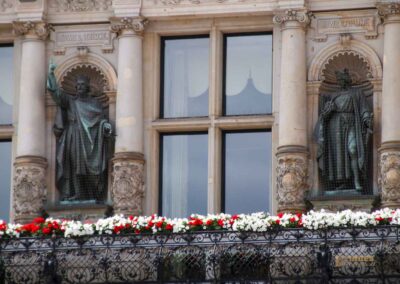 Das Hamburger Rathaus - außen 27 Kaiser und Könige an der Außenfassade am Hamburger Rathaus 6646