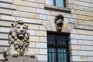 Loewe am Hamburger Rathaus 6601