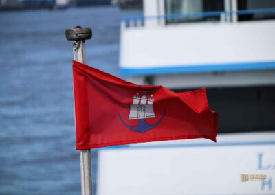 Schiffe auf der Elbe bei Hamburg 8896