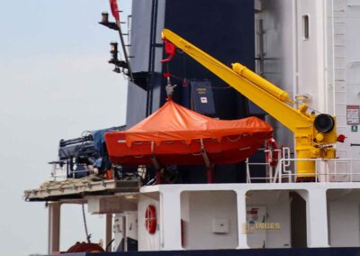 Schifffahrt auf der Elbe bei Hamburg 0880_b
