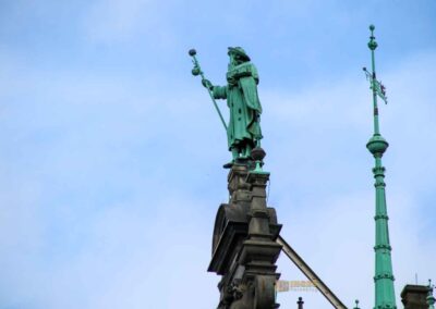 Das Hamburger Rathaus - außen 33 Schutzpatrone und Heilige am Hamburger Rathaus 6599