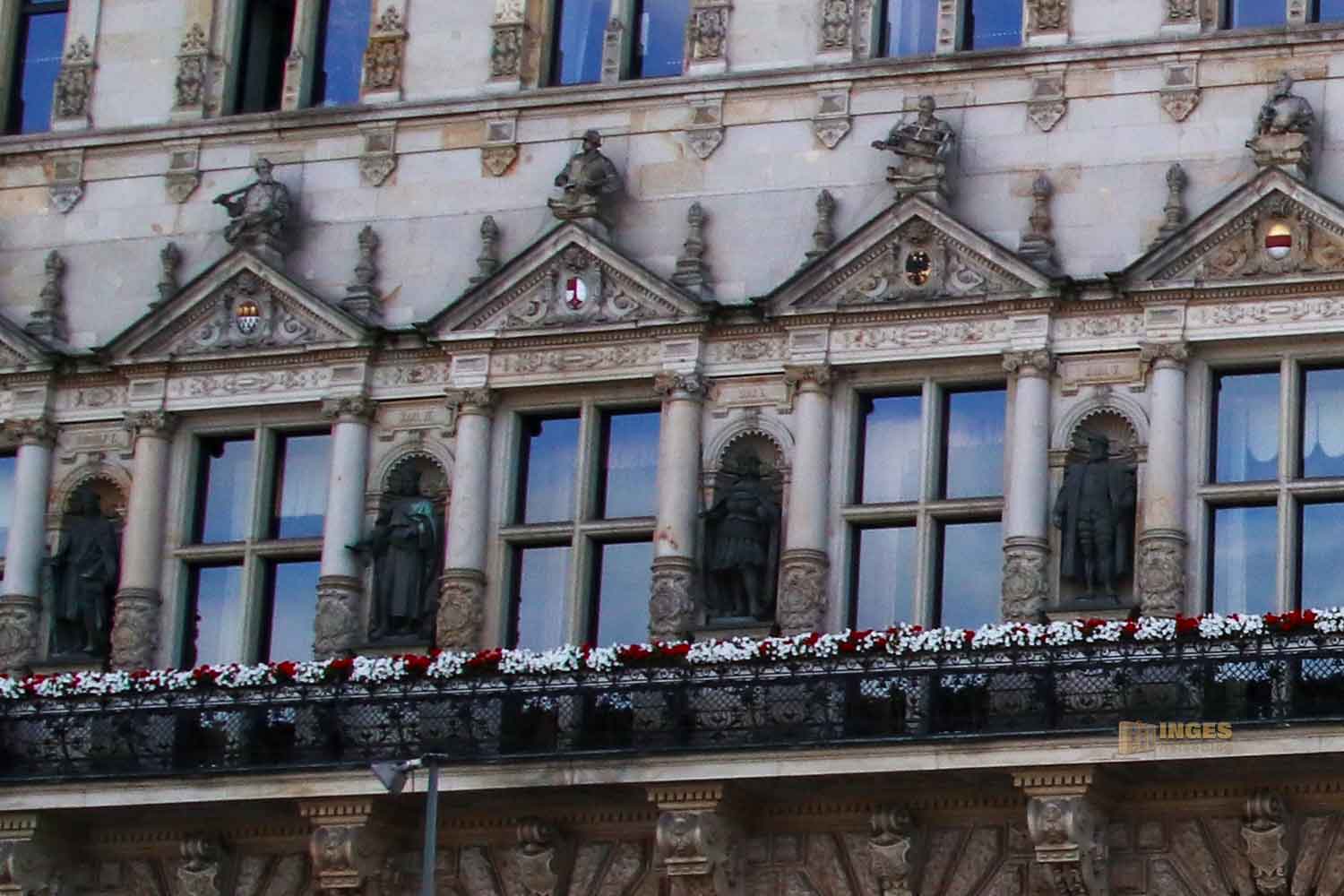 Skulpturen Hamburger Rathaus 7827_b1 Skulpturen Hamburger Rathaus 7827_b1