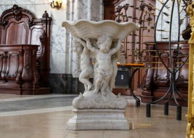 Taufbecken und Kerzenbaum Michel Hamburg 8421