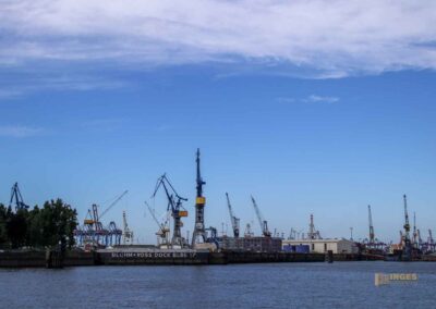 Werft Blohm und Voss Hamburger Hafen 8872