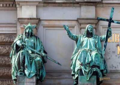 Das Hamburger Rathaus - außen 22 vier Tugenden am Rathausturm Hamburger Rathaus 0173_1