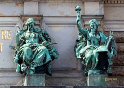 Das Hamburger Rathaus - außen 23 vier Tugenden am Rathausturm Hamburger Rathaus 0173_2