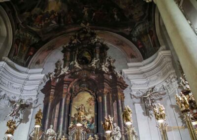 Im Konzert in der Clementinum-Kathedrale St. Clemens 23 deckenmalerei altar kathedrale st.clemens altstadt prag 0414