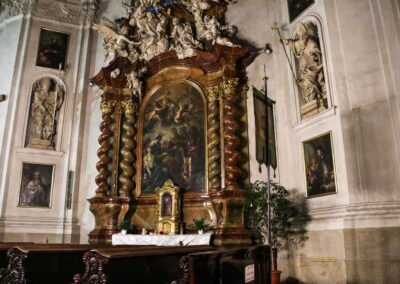 Im Konzert in der Clementinum-Kathedrale St. Clemens 45 seitenaltäre kathedrale st.clemens Prager Altstadt 0316