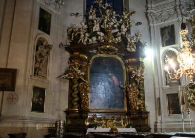 Im Konzert in der Clementinum-Kathedrale St. Clemens 50 seitenaltäre kathedrale st.clemens Prager Altstadt 0348