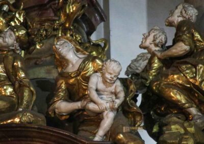 Im Konzert in der Clementinum-Kathedrale St. Clemens 56 seitenaltäre kathedrale st.clemens Prager Altstadt 0420