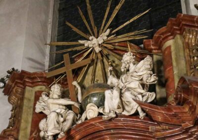 Im Konzert in der Clementinum-Kathedrale St. Clemens 48 seitenaltäre kathedrale st.clemens Prager Altstadt 0454