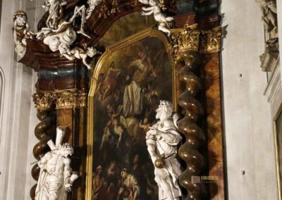 Im Konzert in der Clementinum-Kathedrale St. Clemens 54 seitenaltäre kathedrale st.clemens Prager Altstadt 0458