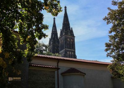 Basilika St. Peter und Pauf auf dem Vysehrad in Prag 7170