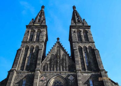 Statuen Westfront Basilika St. Peter und Paul Prag 7438