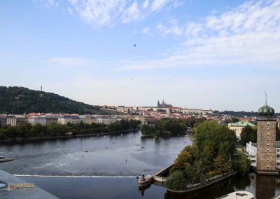 blick vom tanzenden haus in prag auf die moldau 4585