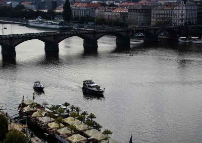 blick vom tanzenden haus in prag auf die moldau 4599
