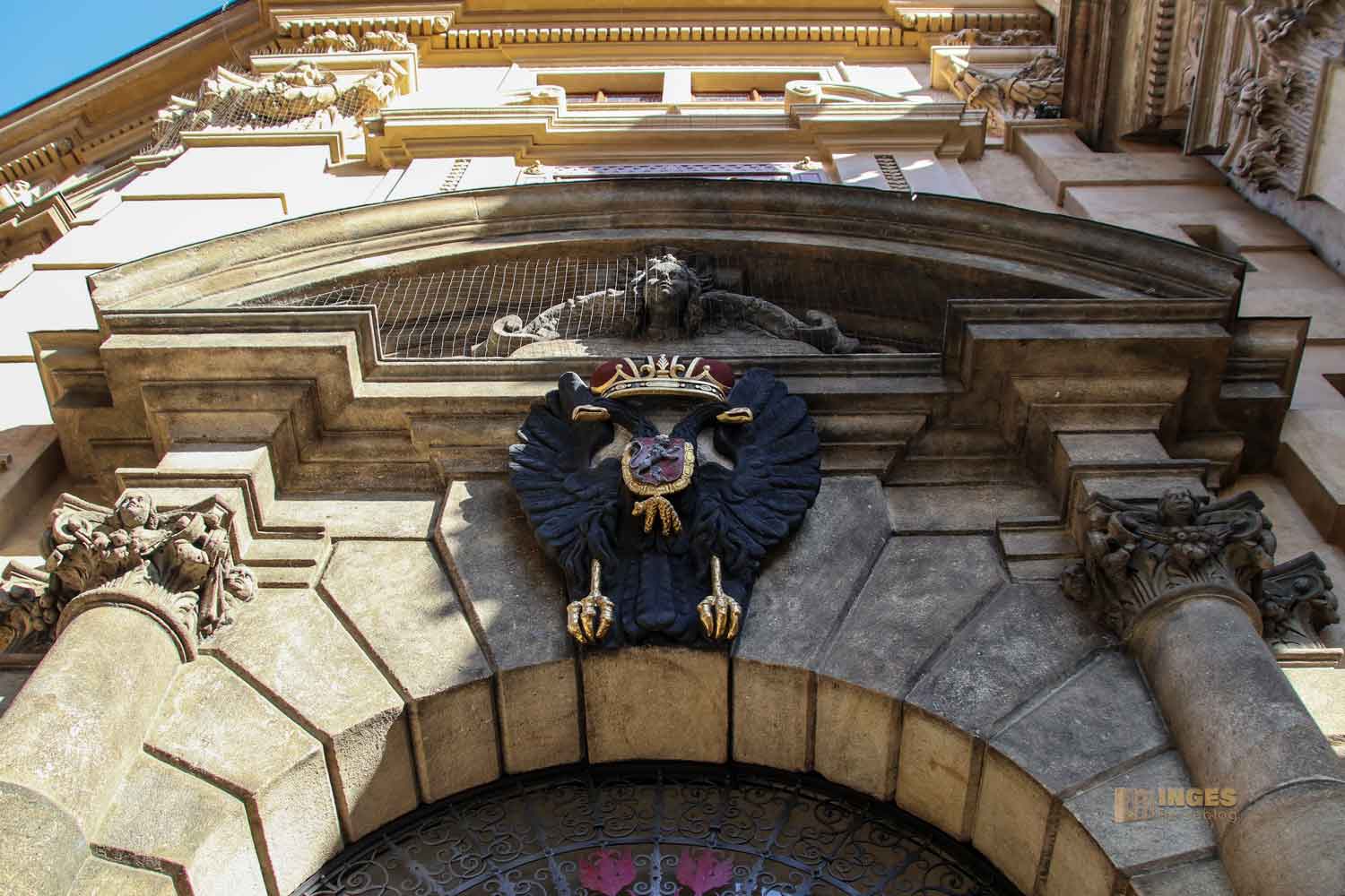 eingang zum clementinum in prag 6817 eingang zum clementinum in prag 6817